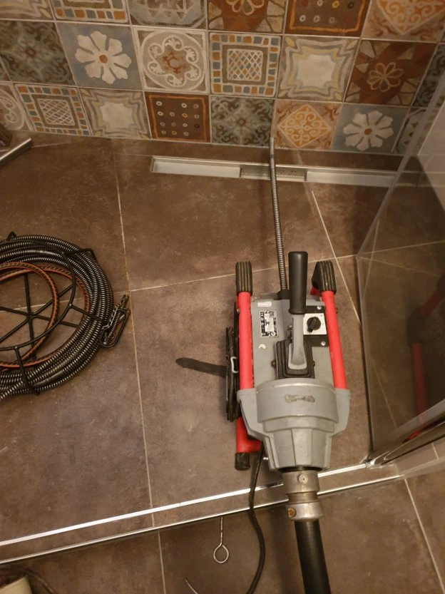 Verstopt doucheputje in de badkamer