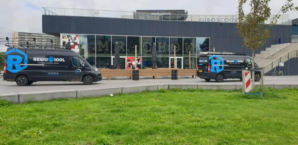 Regioriool rioolservice aan het werk
