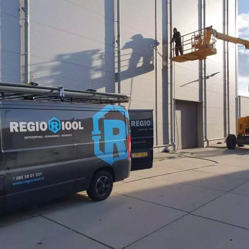 Riool ontstoppen buitenshuis door Regioriool