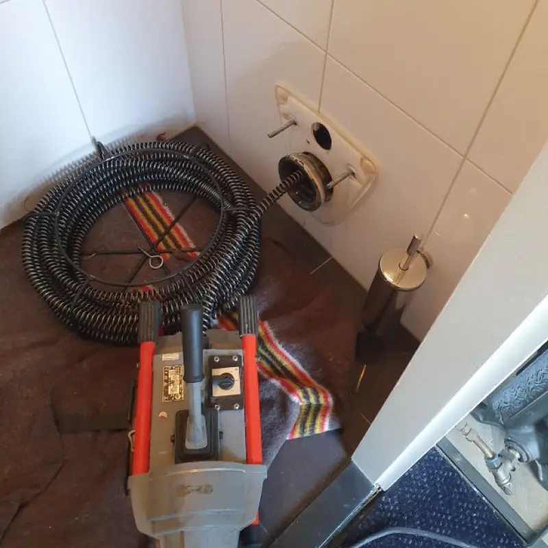 Verstopt toilet verhelpen
